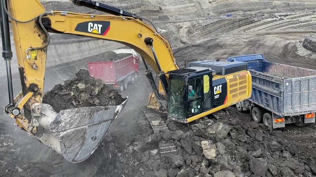 Экскаватор Caterpillar 390DLME с высокими техническими характеристиками