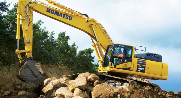 KOMATSU PC490LC-10: Мощный гусеничный экскаватор