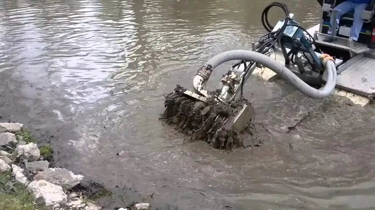 Откачка ила из водоема